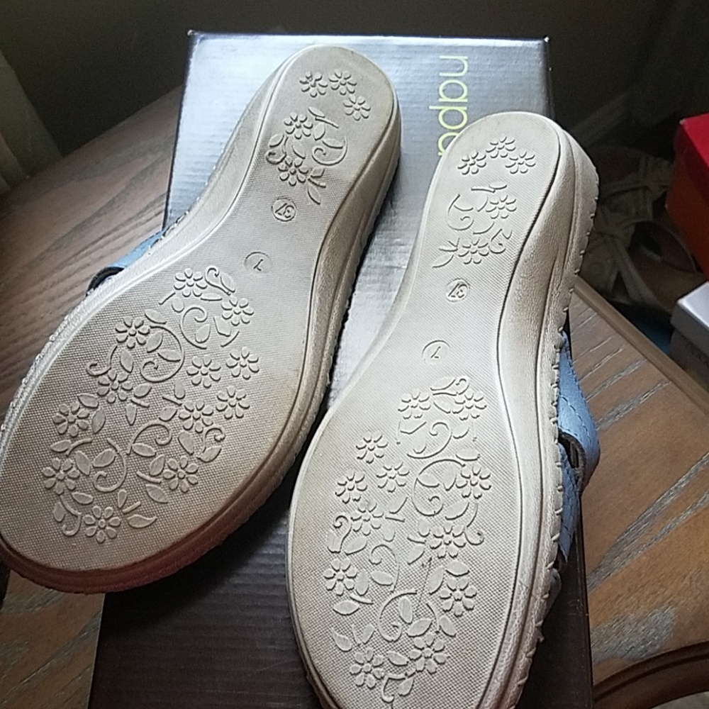 Sandals - Picture 2 of 2